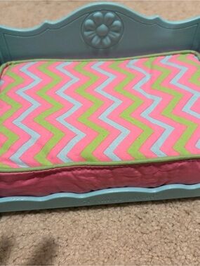 American Girl Dog Sofa Blue Frame 2017 with Pink, Aqua, Lime Chevron Mattress